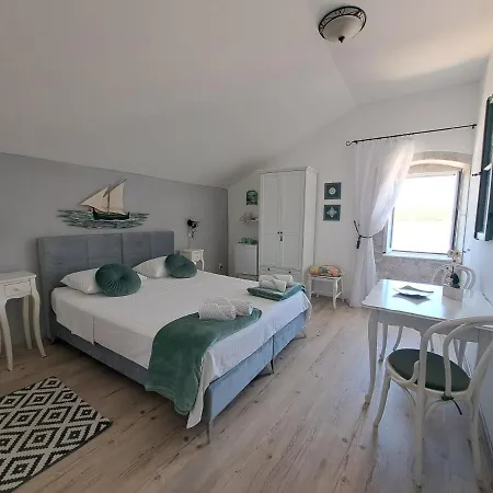 Heritage Kut Gostinjska kuća Vis