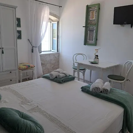 Heritage Kut Gostinjska kuća Vis